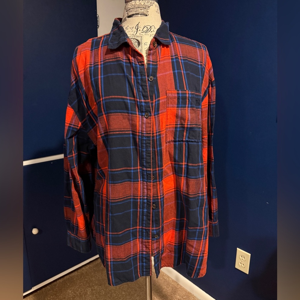 Boyfriend style Old Navy Red and Blue Plaid button down